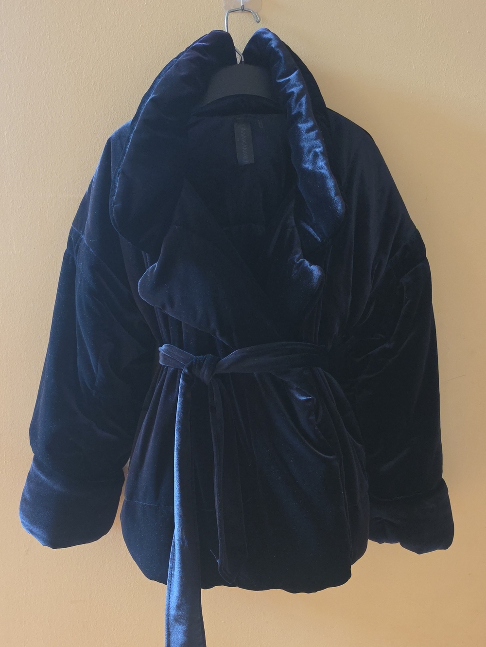 Norma Kamali Velvet Belted Puffer Jacket - Navy Blue